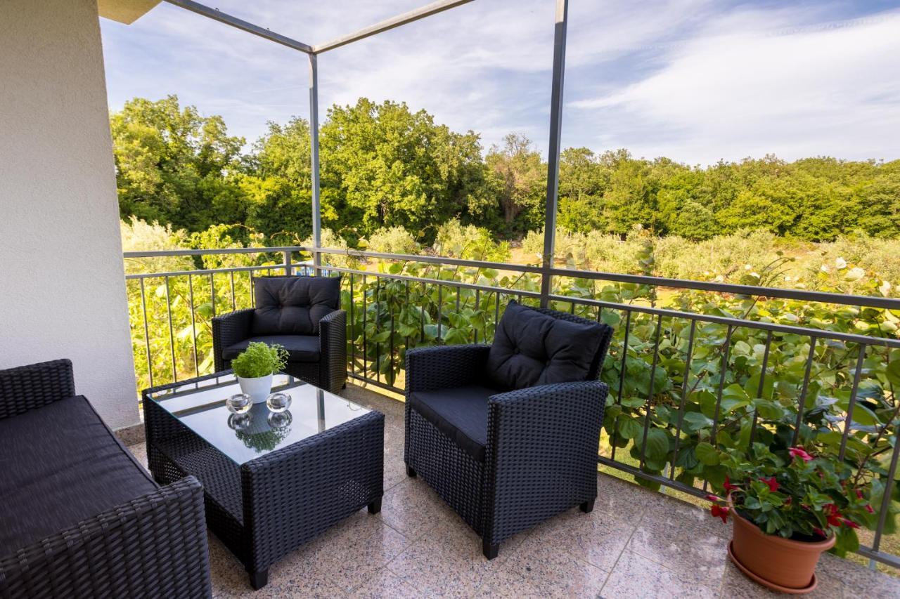 Apartments Sara Milohnici Екстер'єр фото