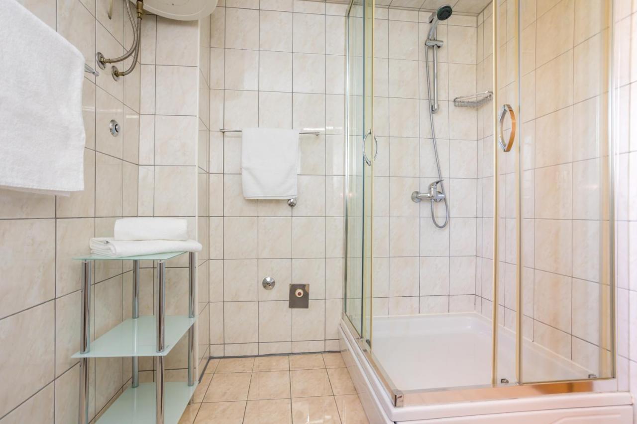Apartments Sara Milohnici Екстер'єр фото