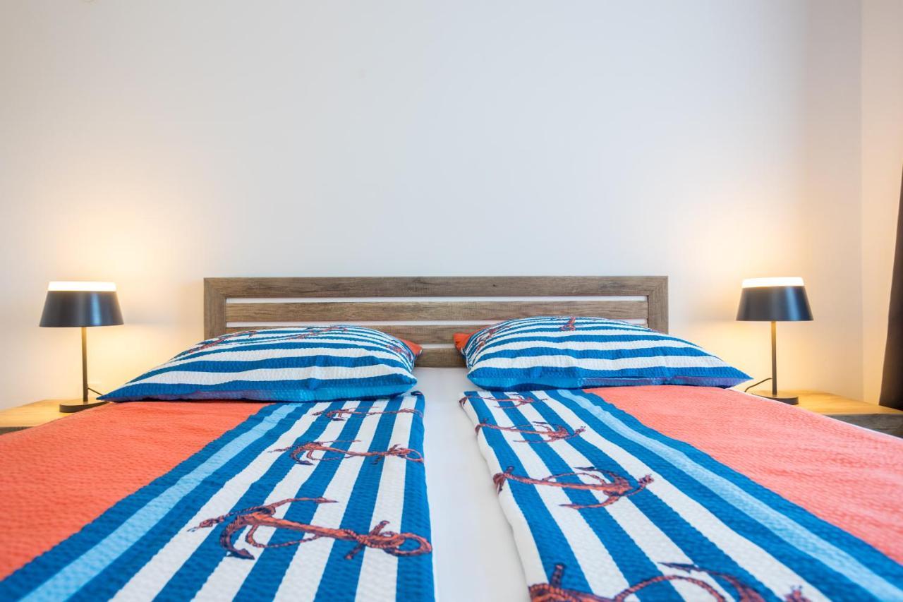 Apartments Sara Milohnici Екстер'єр фото