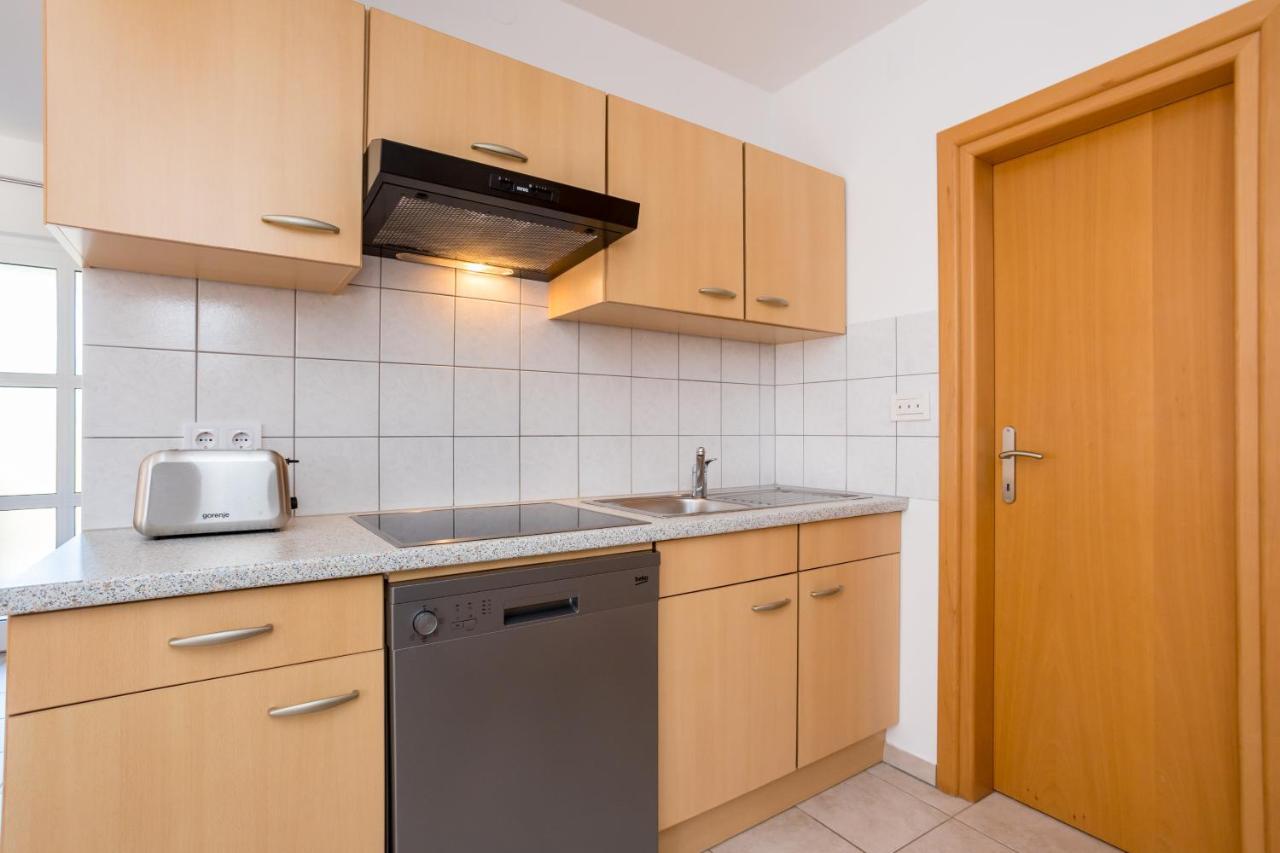 Apartments Sara Milohnici Екстер'єр фото