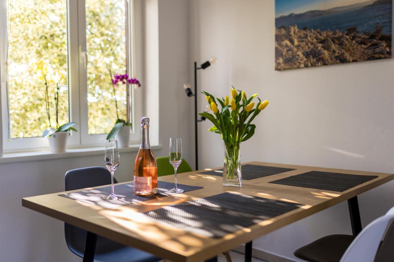 Apartments Sara Milohnici Екстер'єр фото