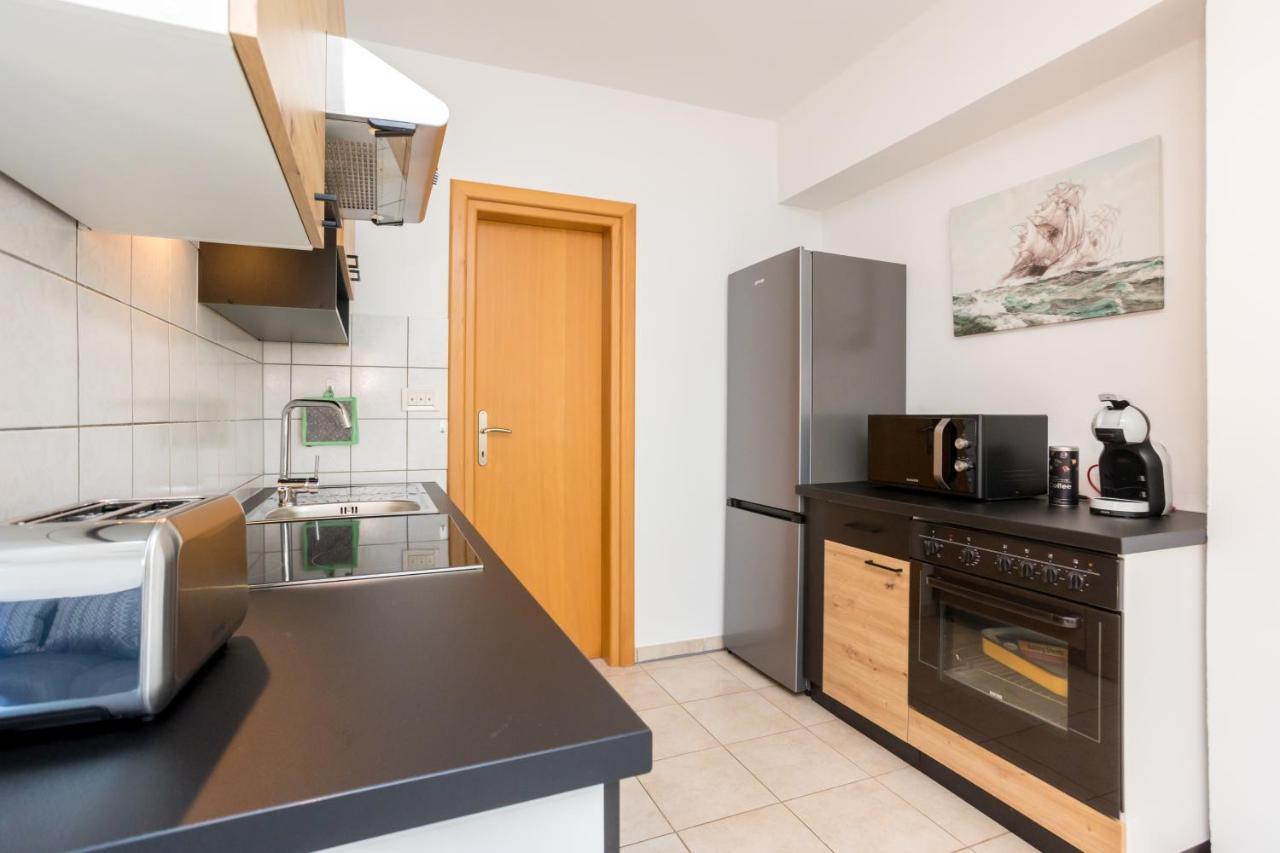 Apartments Sara Milohnici Екстер'єр фото