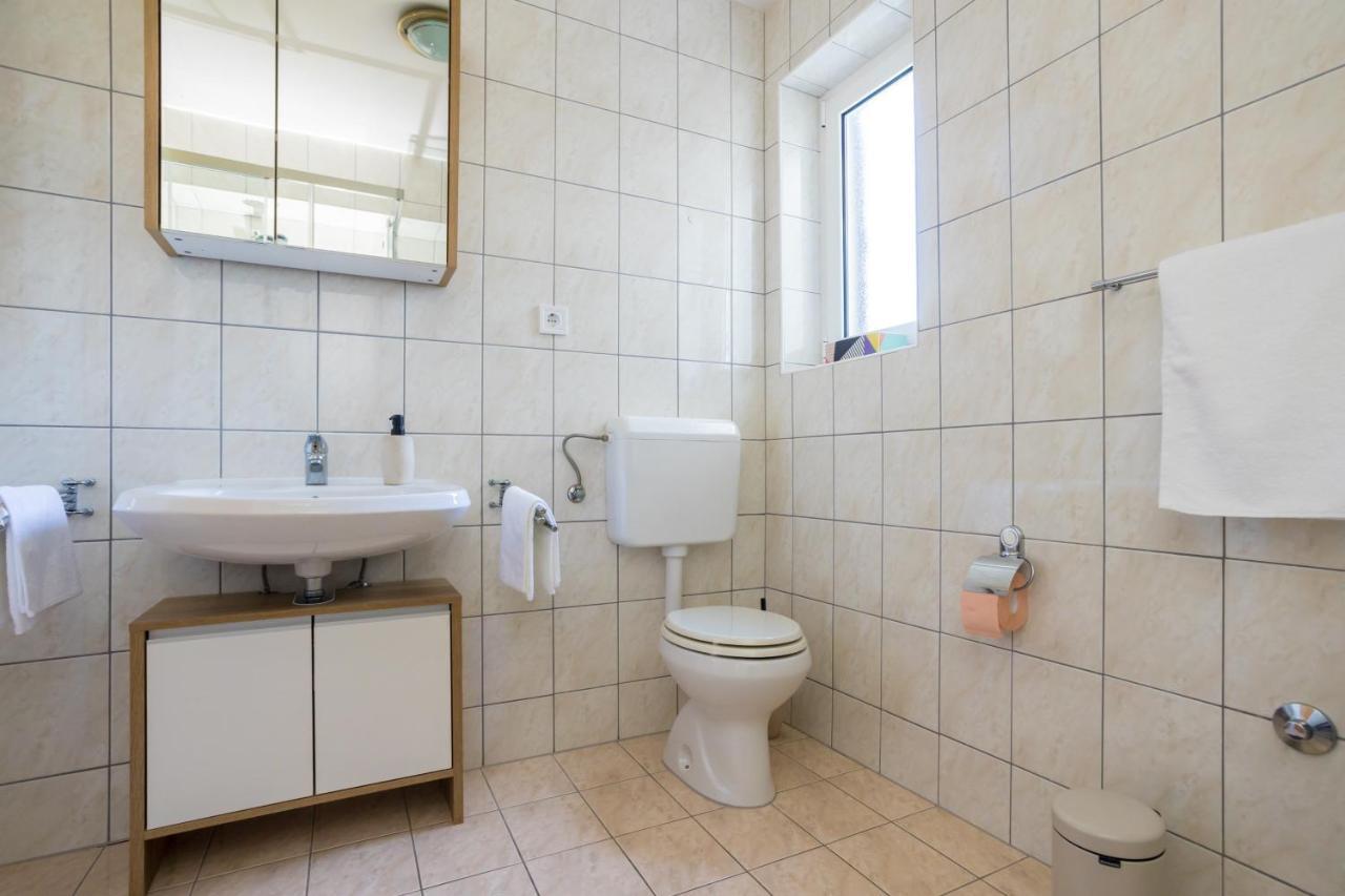 Apartments Sara Milohnici Екстер'єр фото